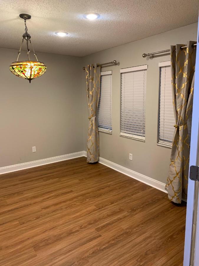 Vila Cheerful 3 Bed House In A Cul- De-Sac! Tampa Exteriér fotografie