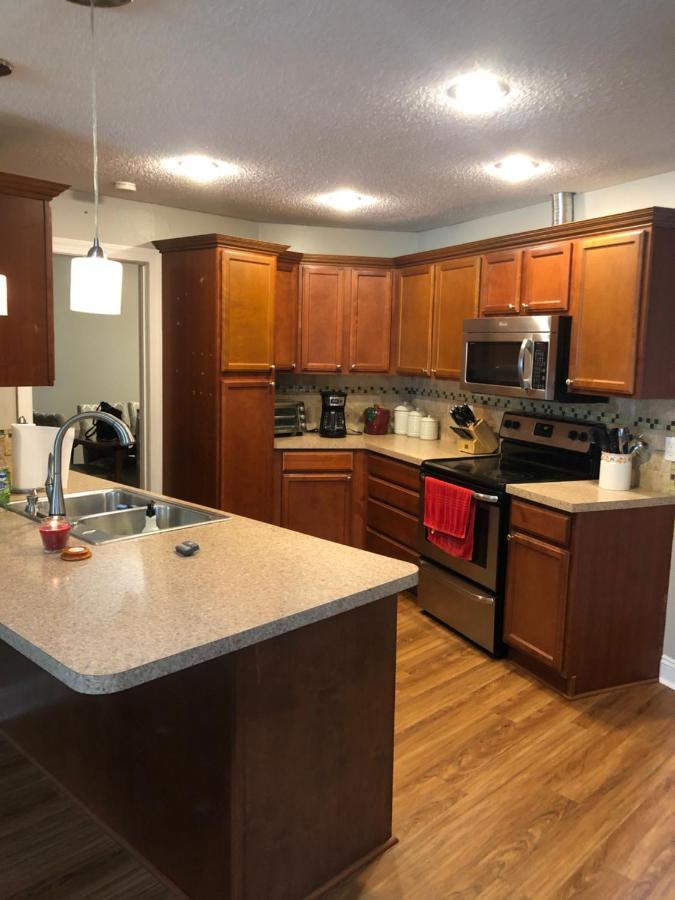 Vila Cheerful 3 Bed House In A Cul- De-Sac! Tampa Exteriér fotografie